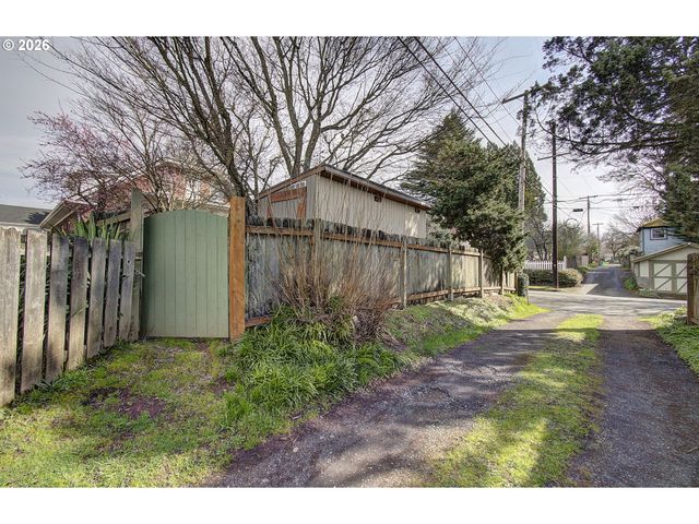 2814 WASHINGTON St, Vancouver, WA 98660