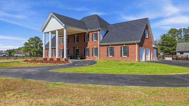 860 Lakebay Road, Vass, NC 28394