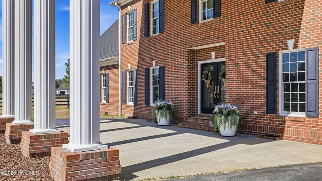 860 Lakebay Road, Vass, NC 28394
