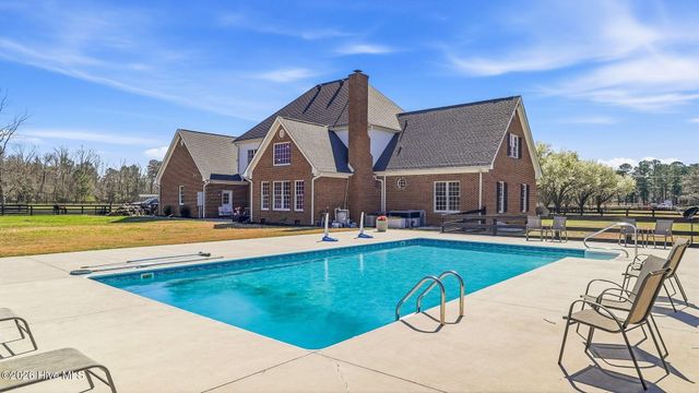860 Lakebay Road, Vass, NC 28394