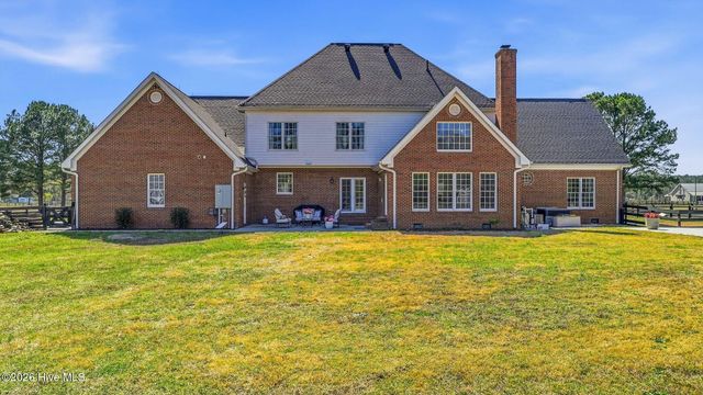 860 Lakebay Road, Vass, NC 28394