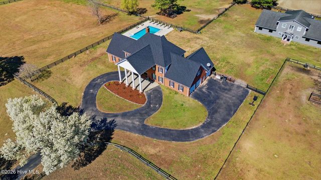 860 Lakebay Road, Vass, NC 28394