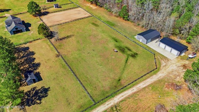 860 Lakebay Road, Vass, NC 28394