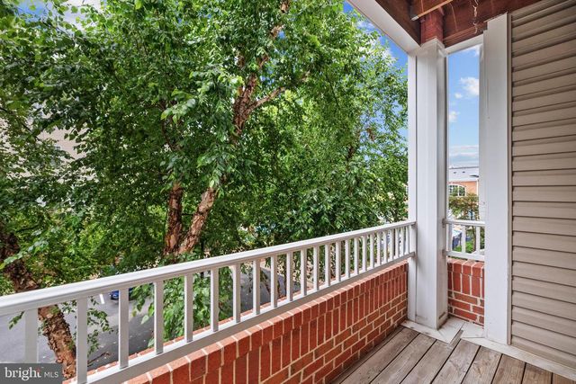 4950 BRENMAN PARK DR #201, Alexandria, VA 22304