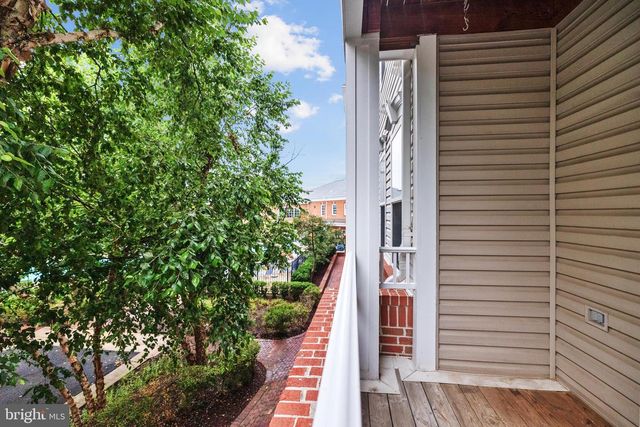 4950 BRENMAN PARK DR #201, Alexandria, VA 22304