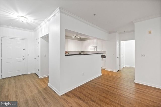 4950 BRENMAN PARK DR #201, Alexandria, VA 22304