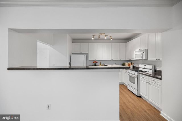 4950 BRENMAN PARK DR #201, Alexandria, VA 22304