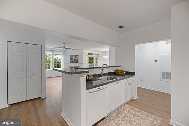 4950 BRENMAN PARK DR #201, Alexandria, VA 22304