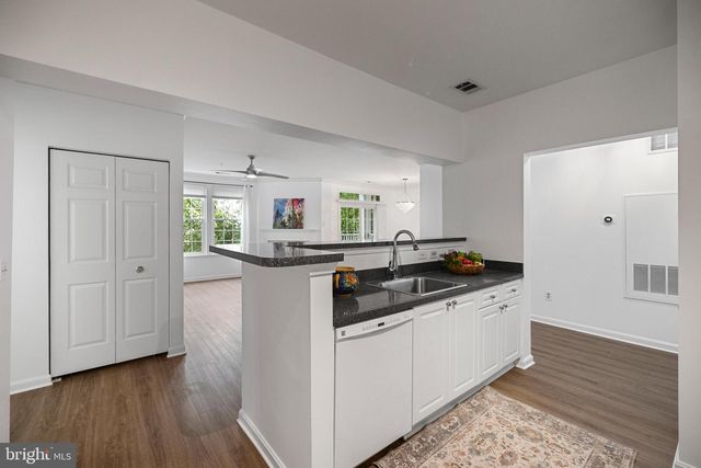 4950 BRENMAN PARK DR #201, Alexandria, VA 22304