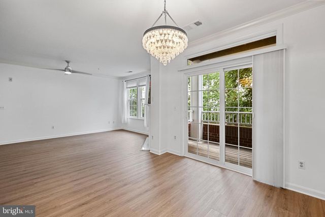 4950 BRENMAN PARK DR #201, Alexandria, VA 22304
