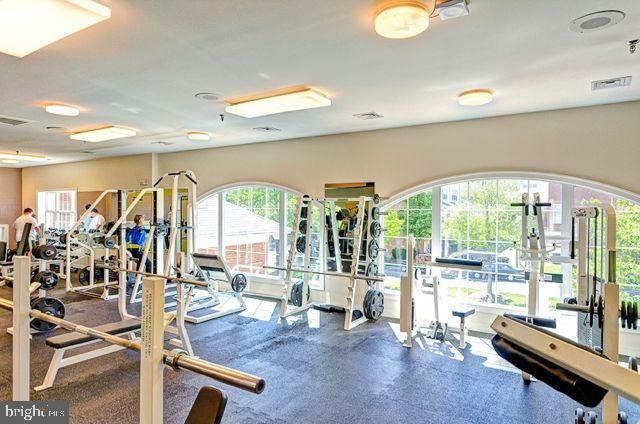 4950 BRENMAN PARK DR #201, Alexandria, VA 22304