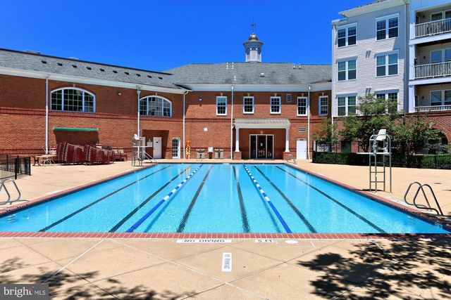 4950 BRENMAN PARK DR #201, Alexandria, VA 22304