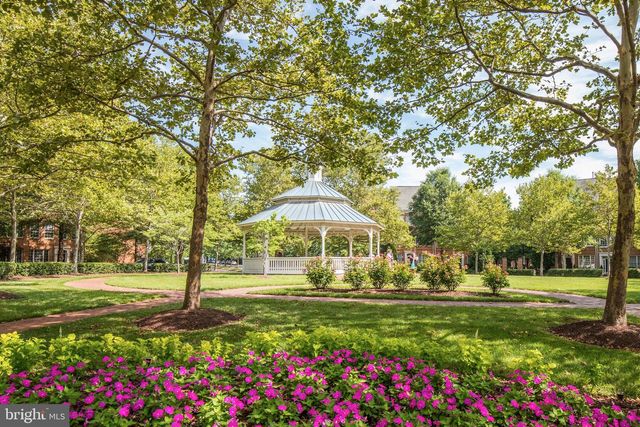 4950 BRENMAN PARK DR #201, Alexandria, VA 22304
