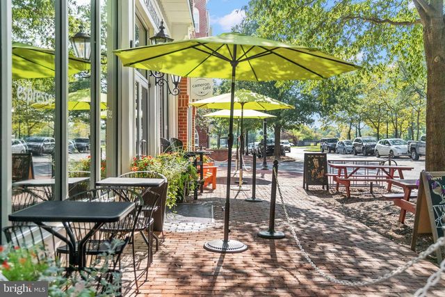 4950 BRENMAN PARK DR #201, Alexandria, VA 22304