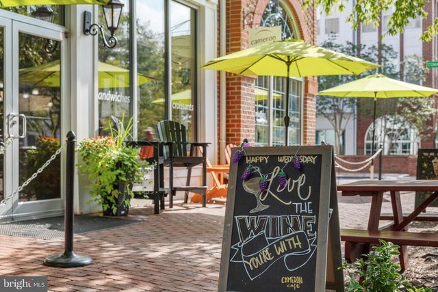 4950 BRENMAN PARK DR #201, Alexandria, VA 22304
