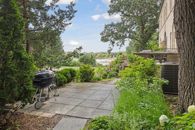 2308 W Lake Of The Isles Parkway, Minneapolis, MN 55405