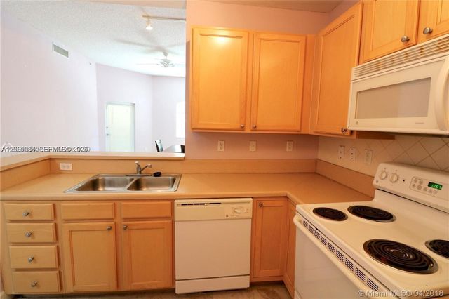 6001 SW 70th Street 117, South Miami, FL 33143
