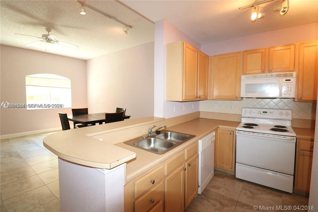 6001 SW 70th Street 117, South Miami, FL 33143