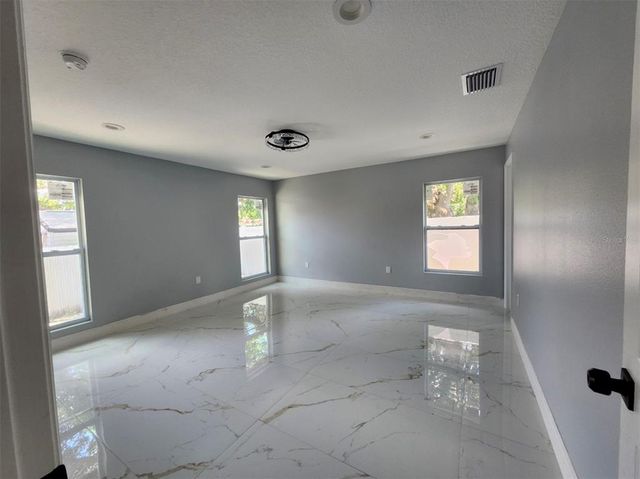 2615 E 38TH AVENUE, Tampa, FL 33610