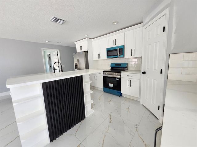 2615 E 38TH AVENUE, Tampa, FL 33610