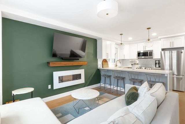 337 Chelsea St 1, Boston, MA 02128