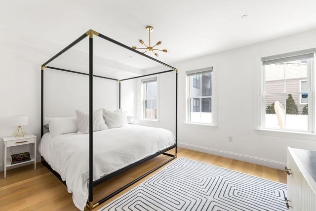 337 Chelsea St 1, Boston, MA 02128