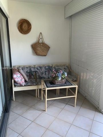 303 Racquet Club Rd 206, Weston, FL 33326