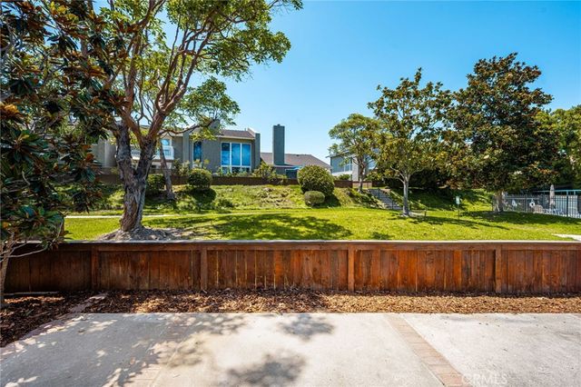 18571 Vallarta Drive, Huntington Beach, CA 92646