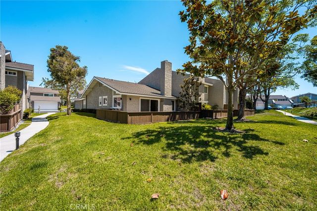 18571 Vallarta Drive, Huntington Beach, CA 92646