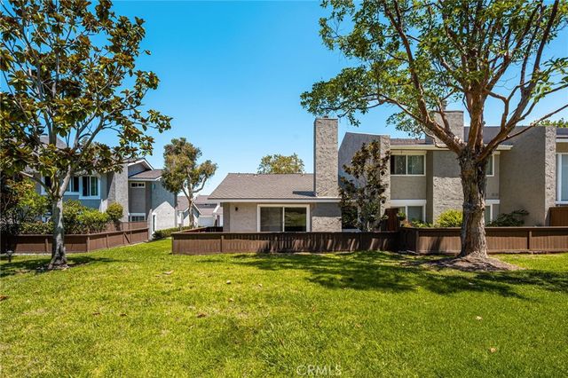 18571 Vallarta Drive, Huntington Beach, CA 92646