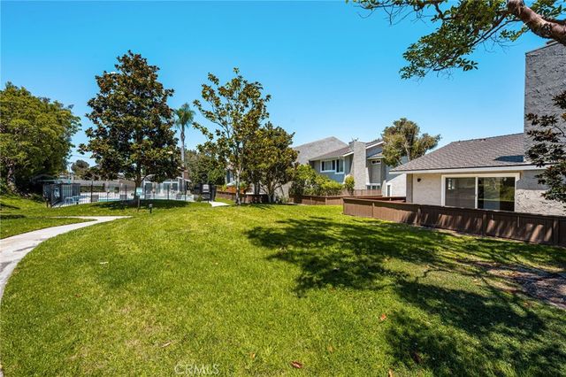 18571 Vallarta Drive, Huntington Beach, CA 92646
