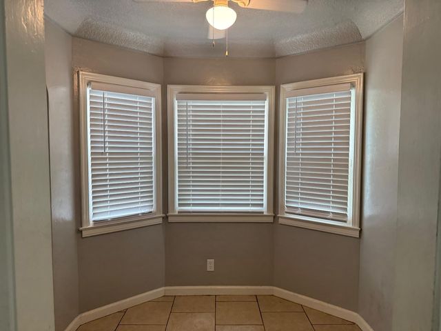 3322 E Lamona Avenue, Fresno, CA 93703