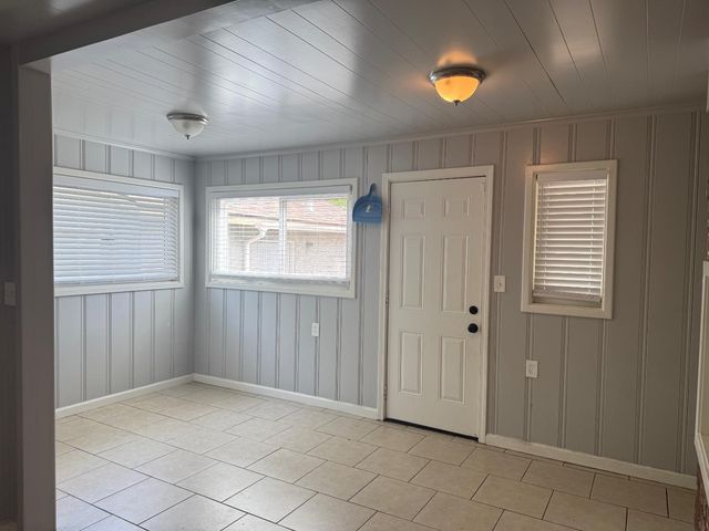 3322 E Lamona Avenue, Fresno, CA 93703