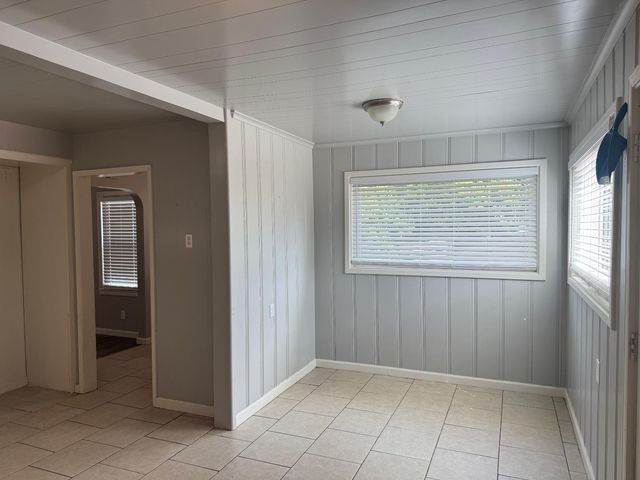 3322 E Lamona Avenue, Fresno, CA 93703