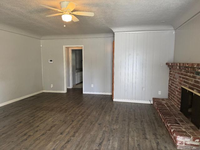 3322 E Lamona Avenue, Fresno, CA 93703