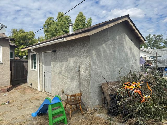 3322 E Lamona Avenue, Fresno, CA 93703