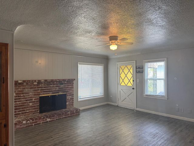 3322 E Lamona Avenue, Fresno, CA 93703