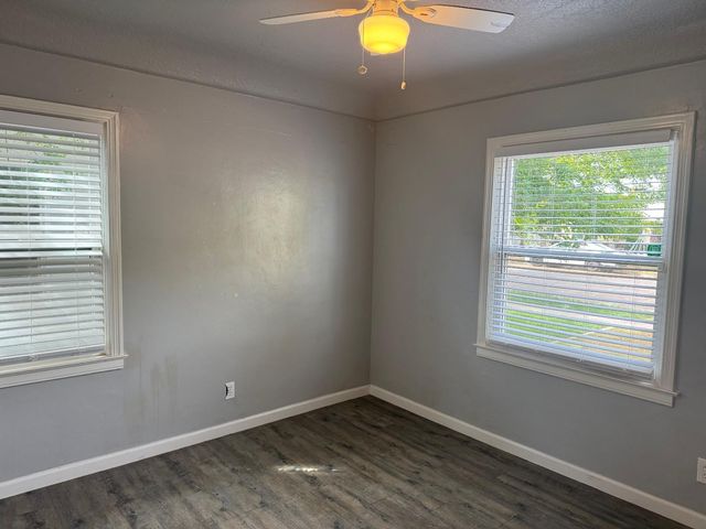 3322 E Lamona Avenue, Fresno, CA 93703