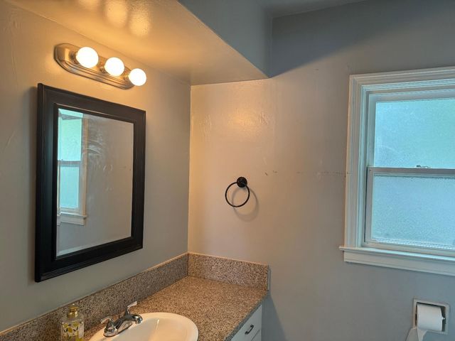 3322 E Lamona Avenue, Fresno, CA 93703