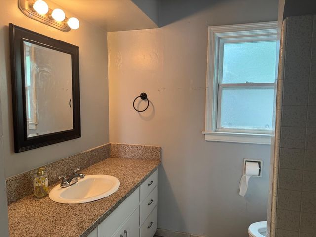 3322 E Lamona Avenue, Fresno, CA 93703