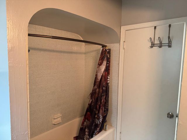 3322 E Lamona Avenue, Fresno, CA 93703