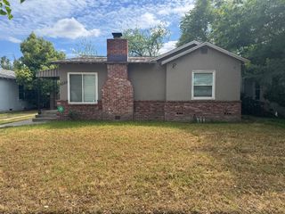 3322 E Lamona Avenue, Fresno, CA 93703