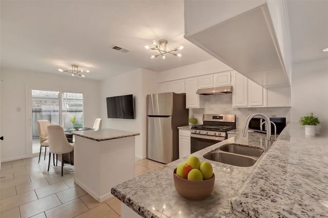 6 Green Slope Place, The Woodlands, TX 77381