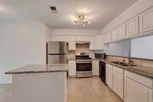 6 Green Slope Place, The Woodlands, TX 77381
