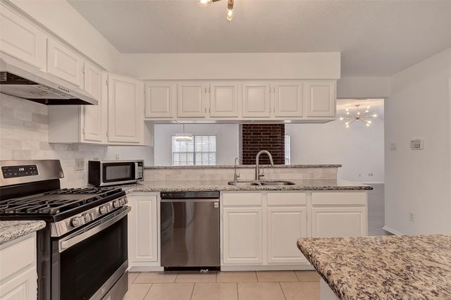 6 Green Slope Place, The Woodlands, TX 77381