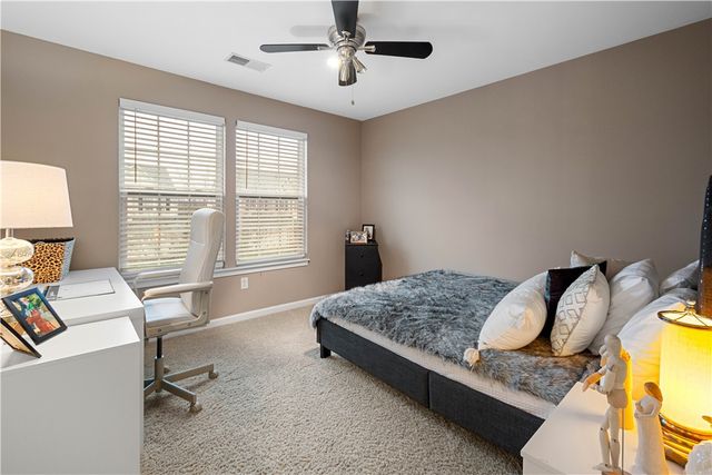 294 Maple Ridge Dr, Cecil, PA 15317