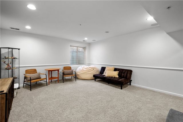 294 Maple Ridge Dr, Cecil, PA 15317