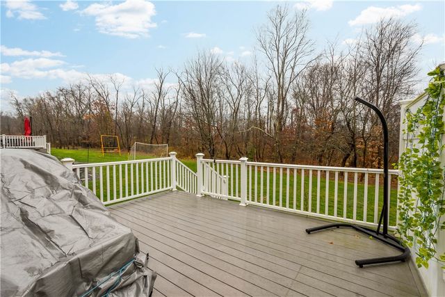 294 Maple Ridge Dr, Cecil, PA 15317