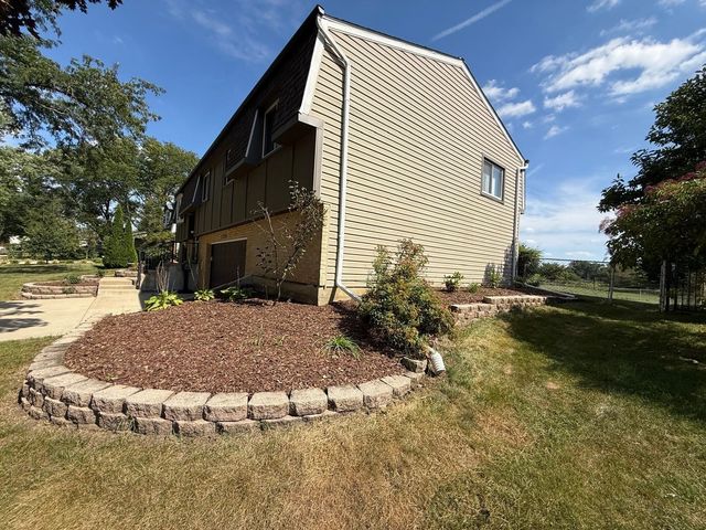 1230 Durham Drive, Wheaton, IL 60189