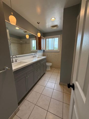 1230 Durham Drive, Wheaton, IL 60189